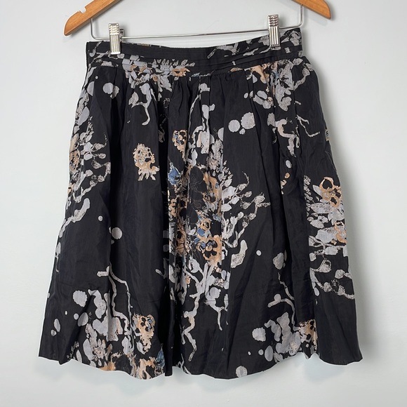 H&M Navy Floral High Waisted Flowy Skirt Size 8 - Picture 5 of 7